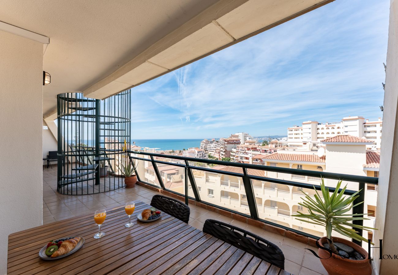 Apartment in Benalmádena - 3 Bed Penthouse With Stunning views 