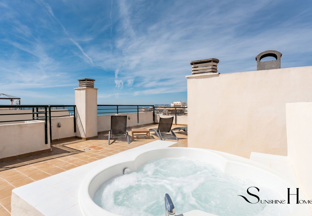 Apartment in Benalmádena - 3 Bed Penthouse With Stunning views 