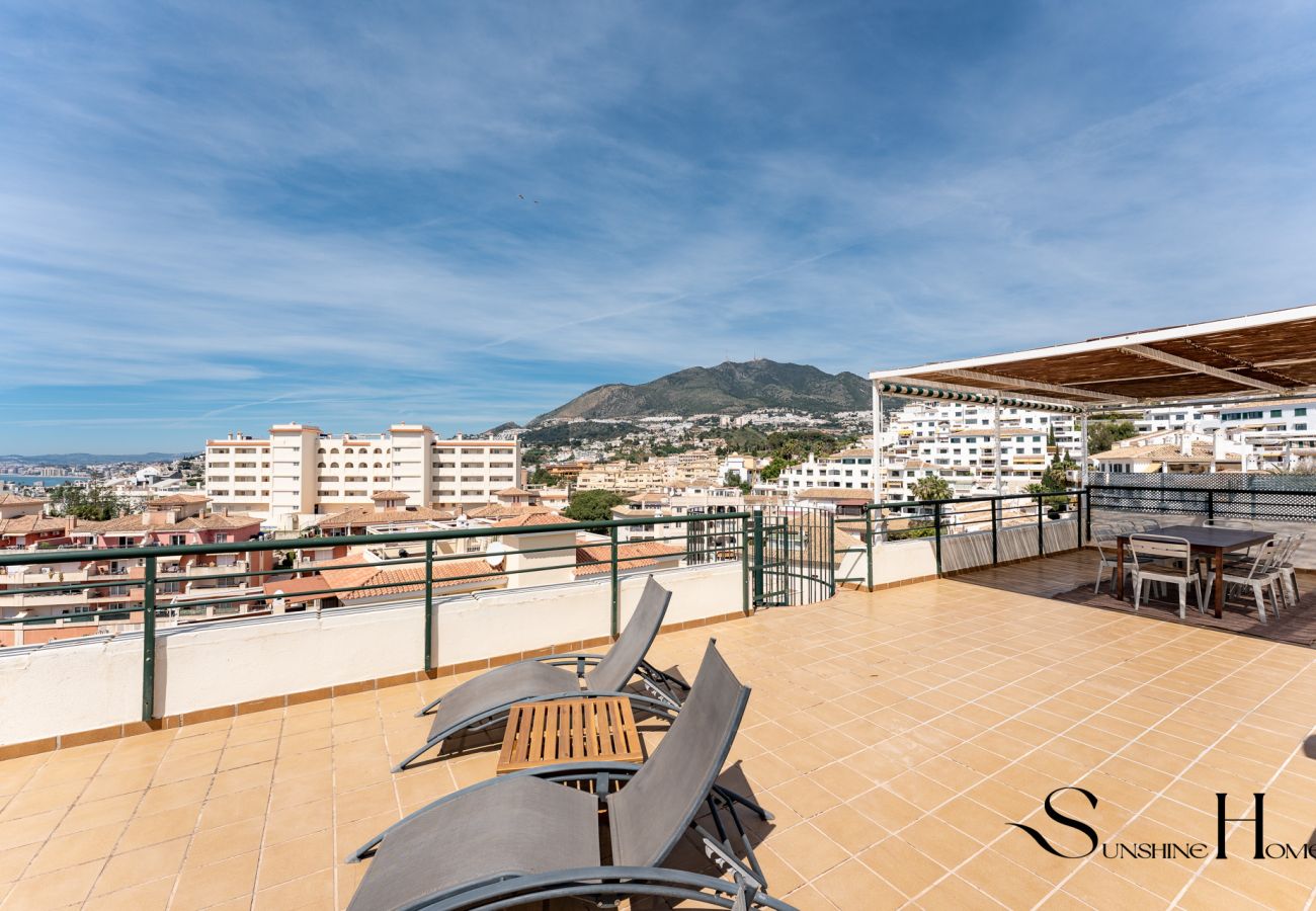 Apartment in Benalmádena - 3 Bed Penthouse With Stunning views 