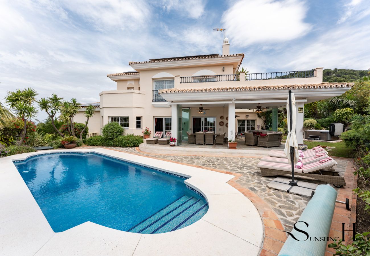 Villa in Alhaurín el Grande - Luxury 3BR Villa by Alhaurín Golf w/ Heated Pool REF011