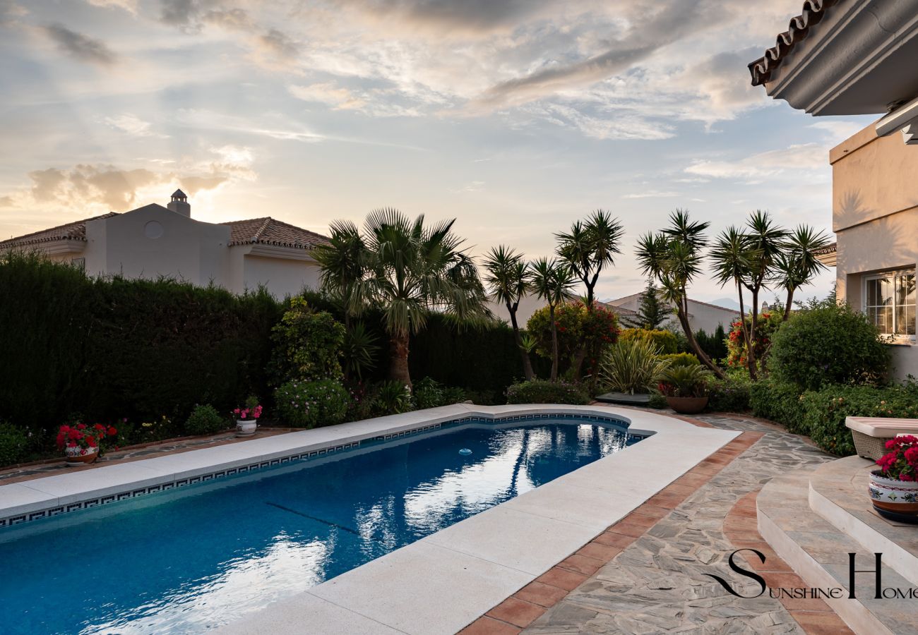 Villa in Alhaurín el Grande - Luxury 3BR Villa by Alhaurín Golf w/ Heated Pool REF011