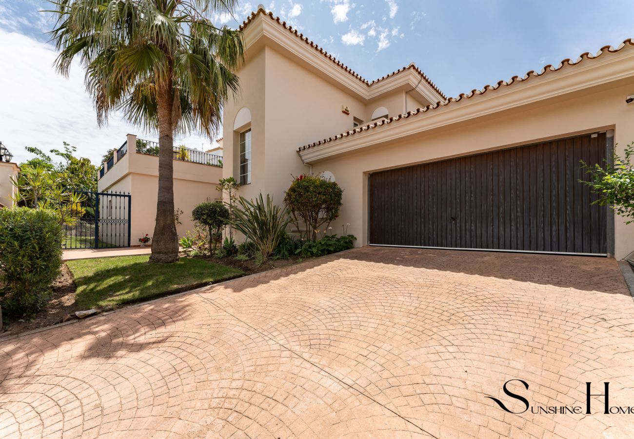 Villa in Alhaurín el Grande - Luxury 3BR Villa by Alhaurín Golf w/ Heated Pool REF011