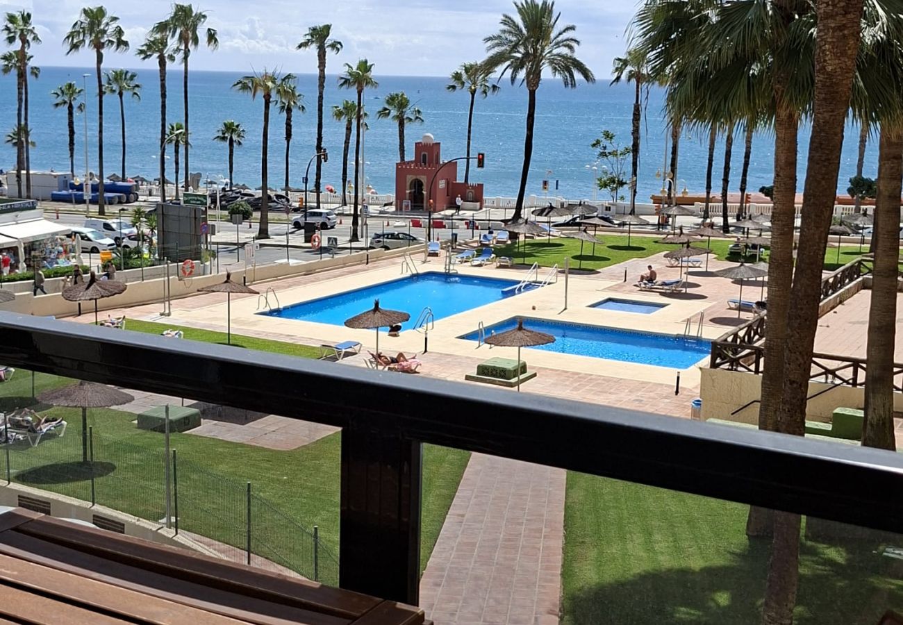 Apartment in Benalmádena - Beachfront Studio w/ Sea Views & Pools REF022