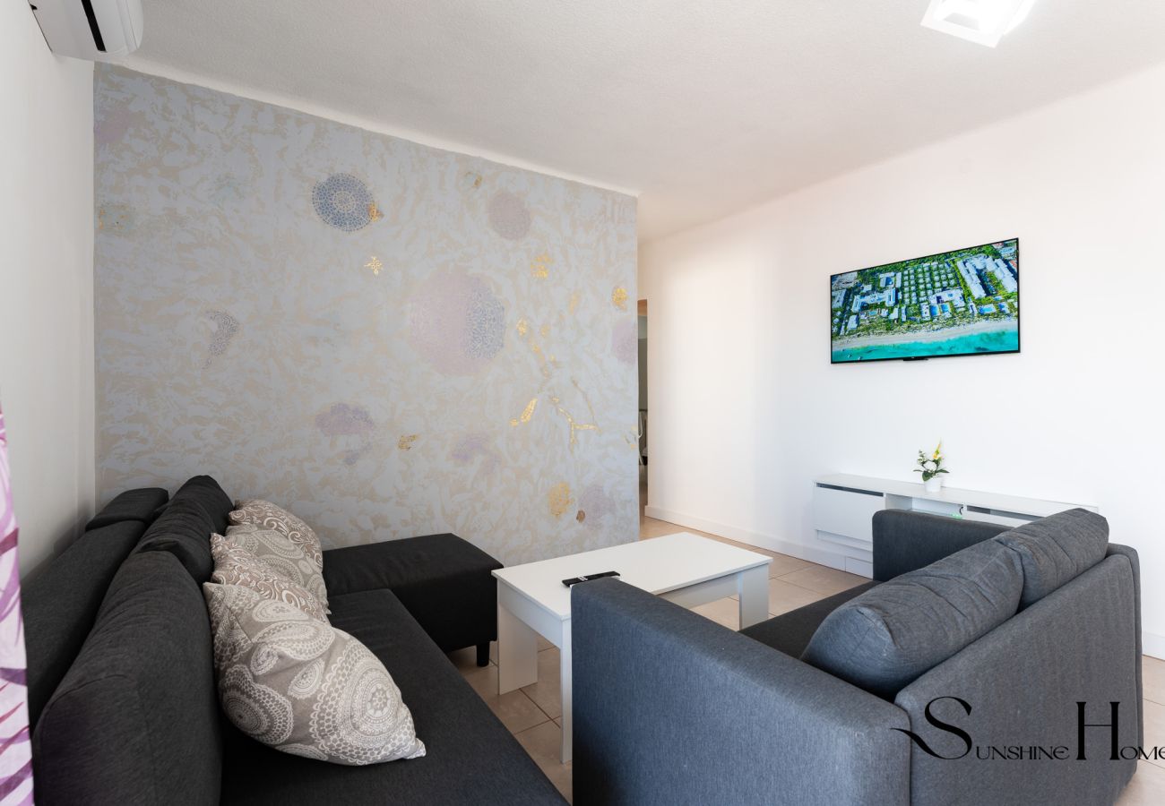 Apartment in Benalmádena - Bright central 2BR Stay Balcony & Sea View 