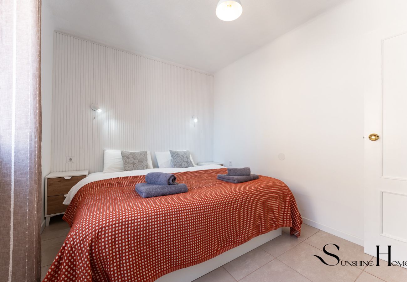 Apartment in Benalmádena - Bright central 2BR Stay Balcony & Sea View 