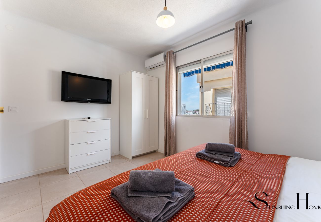 Apartment in Benalmádena - Bright central 2BR Stay Balcony & Sea View 