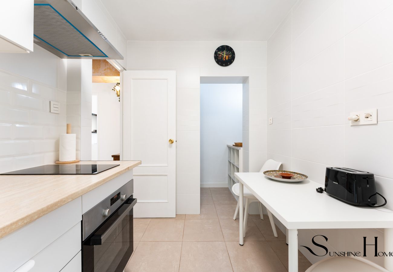 Apartment in Benalmádena - Bright central 2BR Stay Balcony & Sea View 