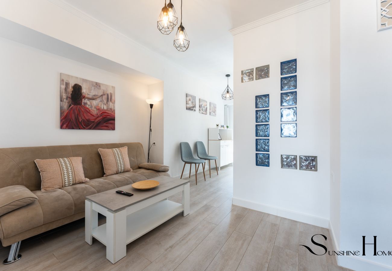 Apartment in Benalmádena - Beachfront Studio with Sea Views & Pools