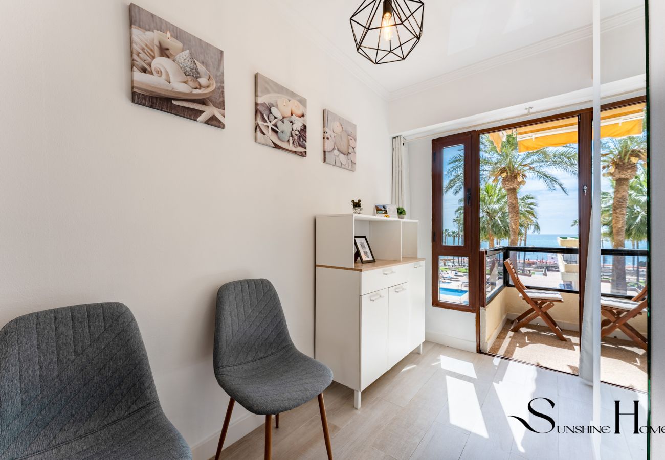 Apartment in Benalmádena - Beachfront Studio with Sea Views & Pools