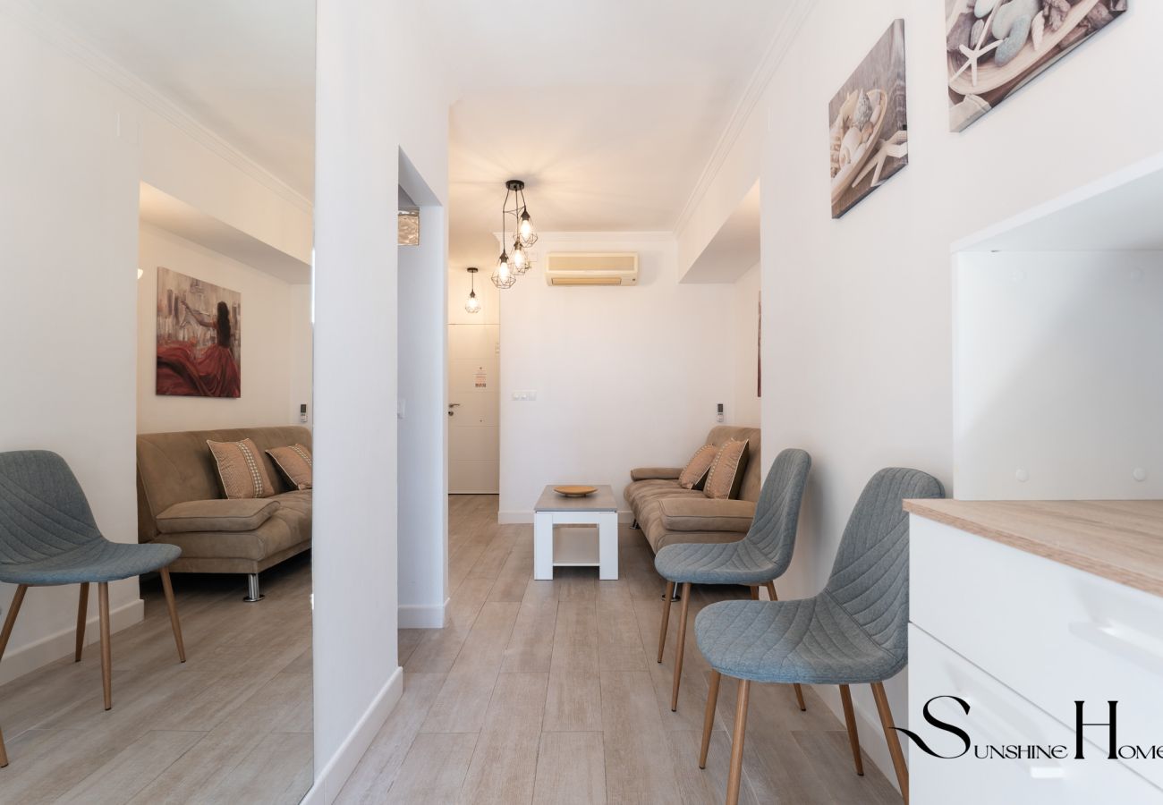Apartment in Benalmádena - Beachfront Studio with Sea Views & Pools