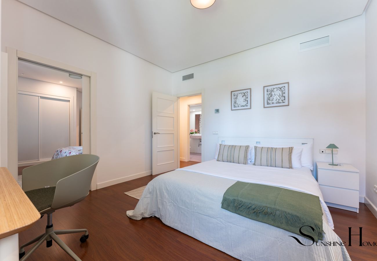 Villa in Benalmádena - Luxury 5BR Villa Benalmádena | Pool & Jacuzzi