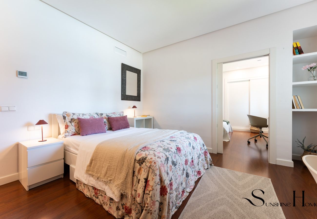 Villa in Benalmádena - Luxury 5BR Villa Benalmádena | Pool & Jacuzzi