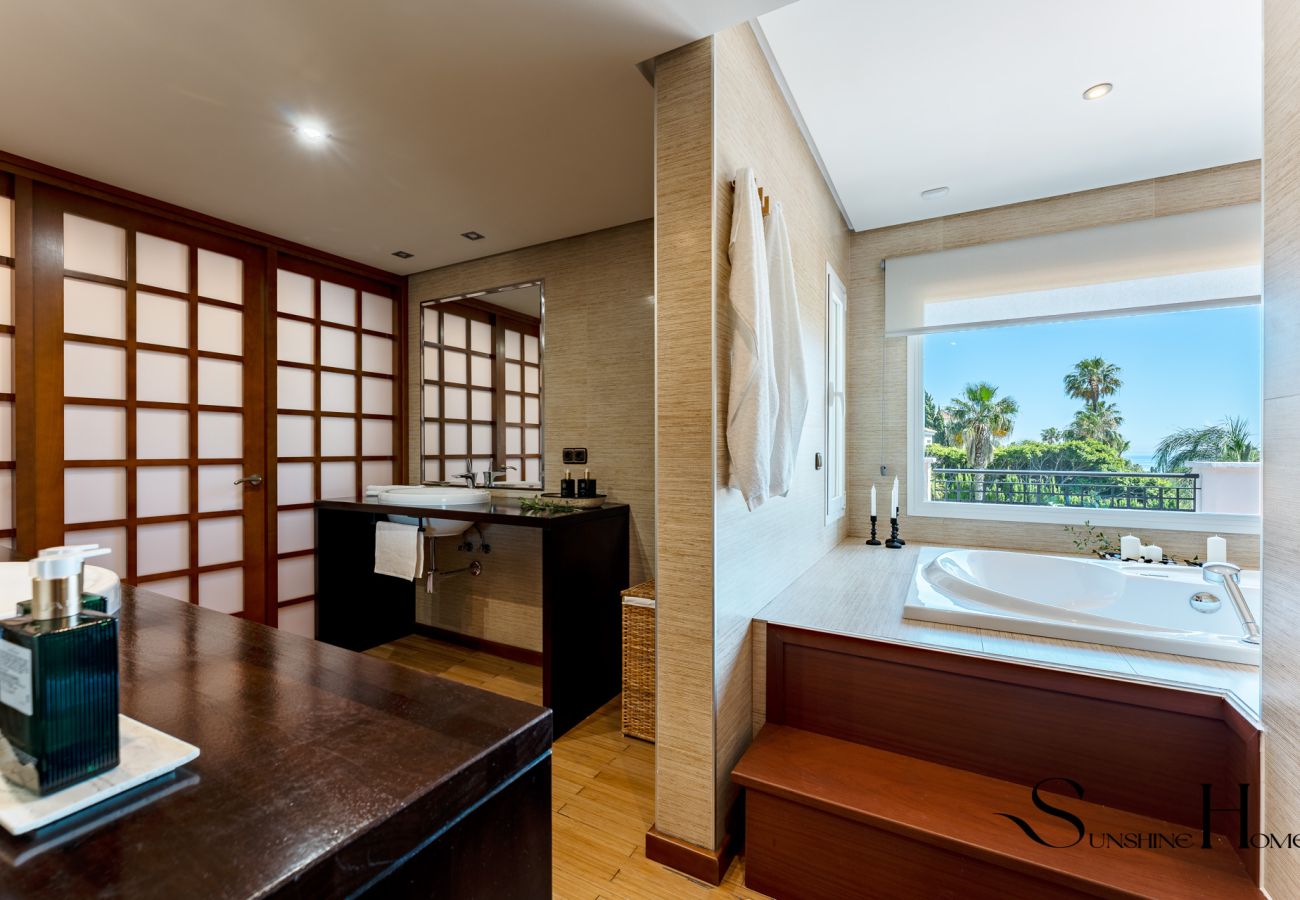 Villa in Benalmádena - Luxury 5BR Villa Benalmádena | Pool & Jacuzzi
