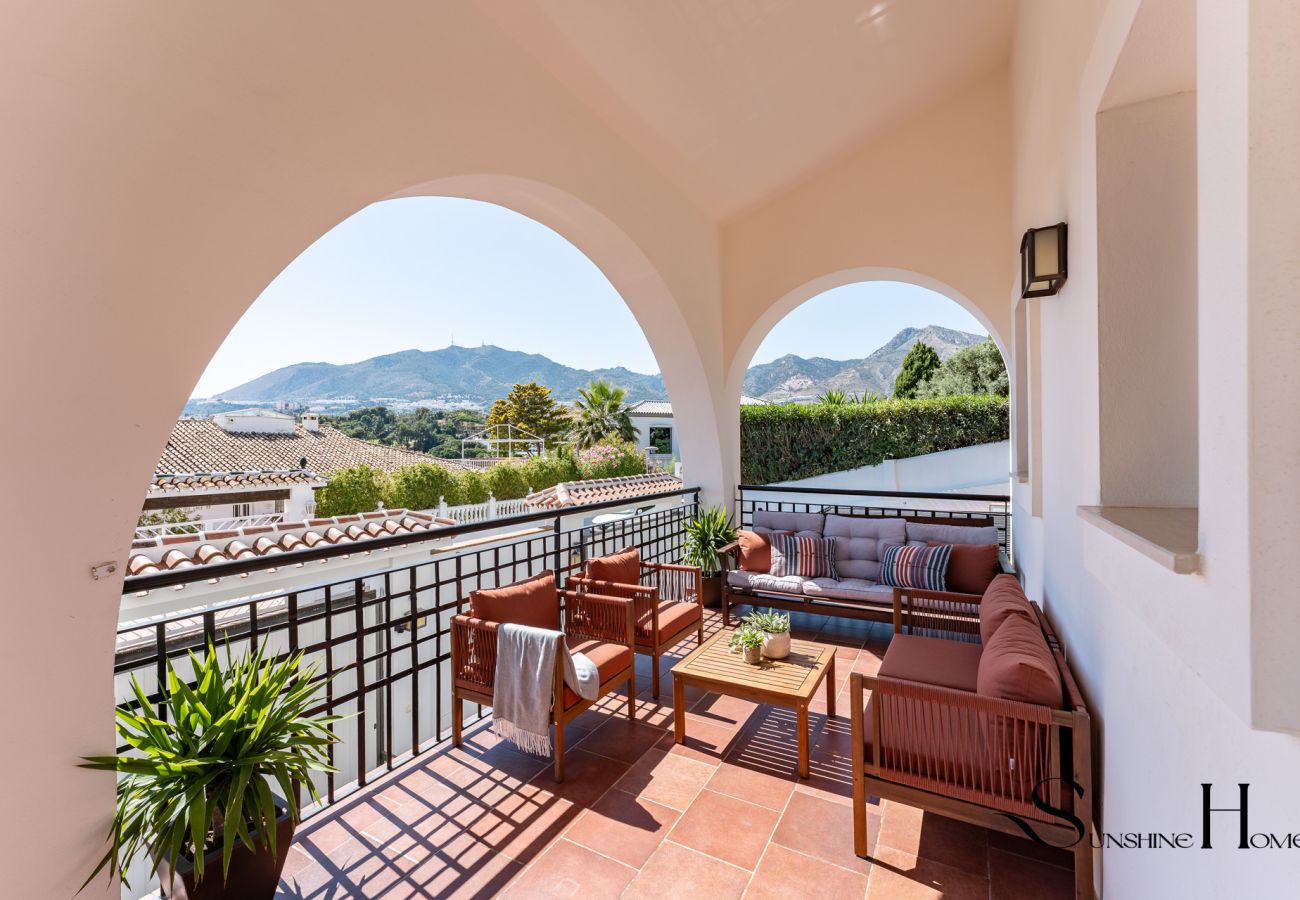 Villa in Benalmádena - Luxury 5BR Villa Benalmádena | Pool & Jacuzzi