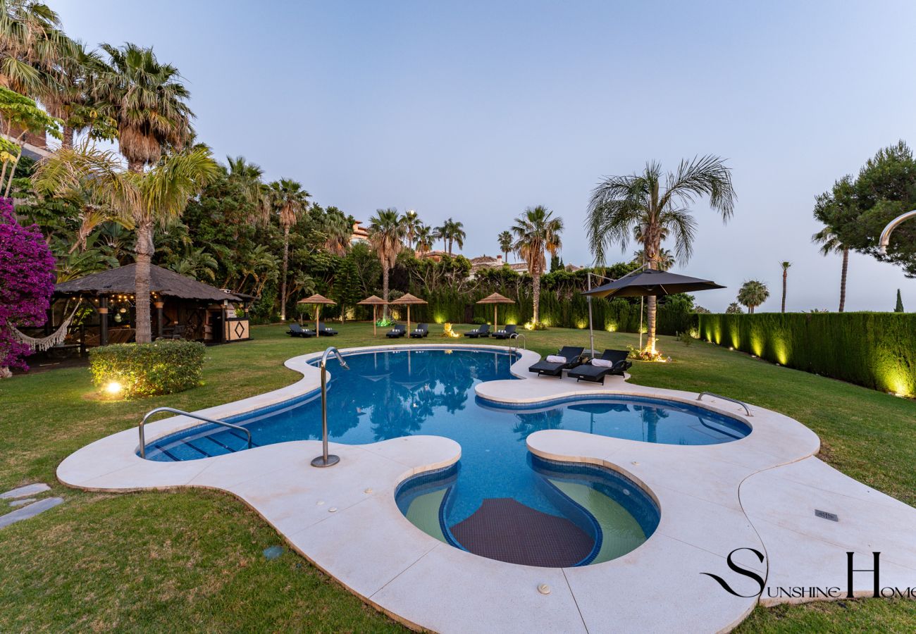 Villa in Benalmádena - Luxury 5BR Villa Benalmádena | Pool & Jacuzzi