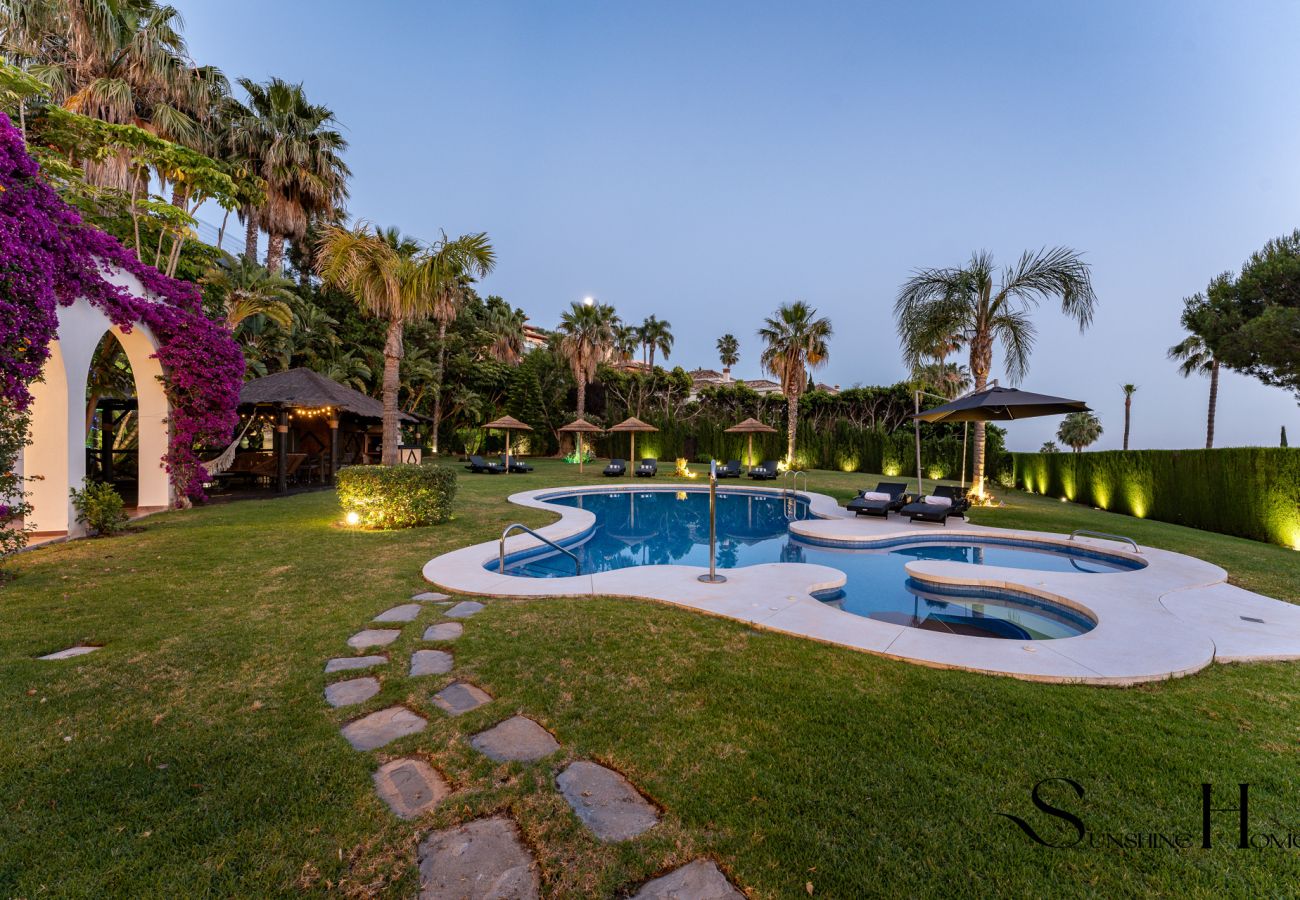 Villa in Benalmádena - Luxury 5BR Villa Benalmádena | Pool & Jacuzzi