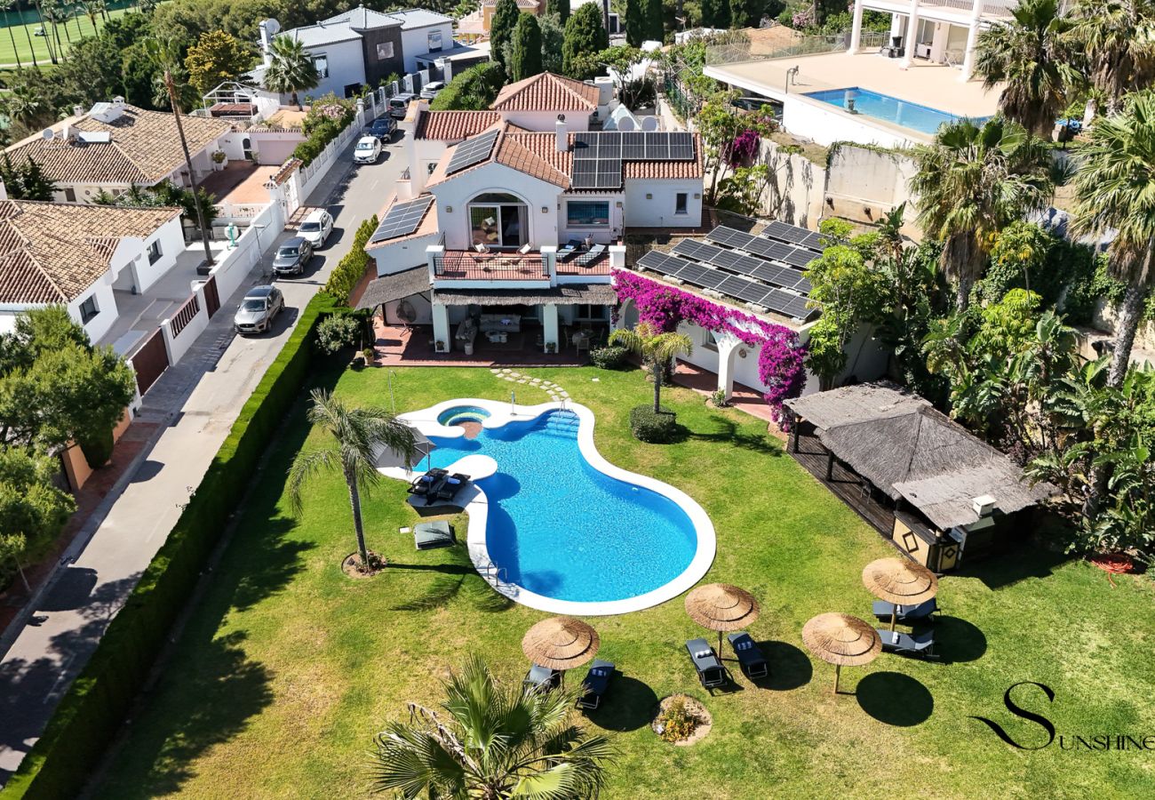 Villa in Benalmádena - Luxury 5BR Villa Benalmádena | Pool & Jacuzzi
