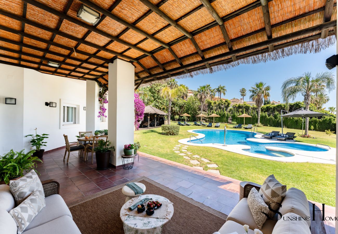 Villa in Benalmádena - Luxury 5BR Villa Benalmádena | Pool & Jacuzzi