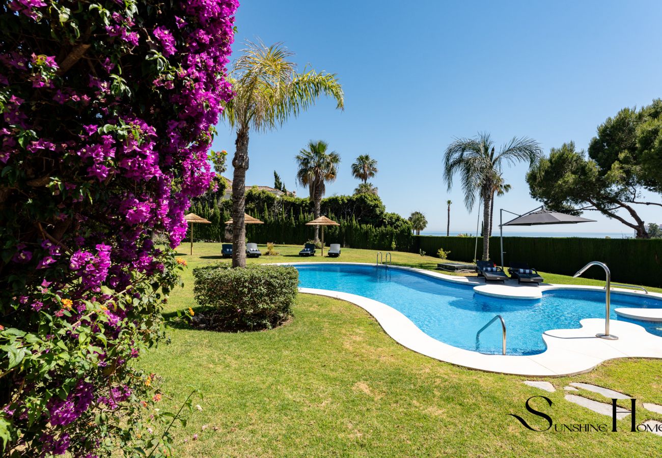 Villa in Benalmádena - Luxury 5BR Villa Benalmádena | Pool & Jacuzzi