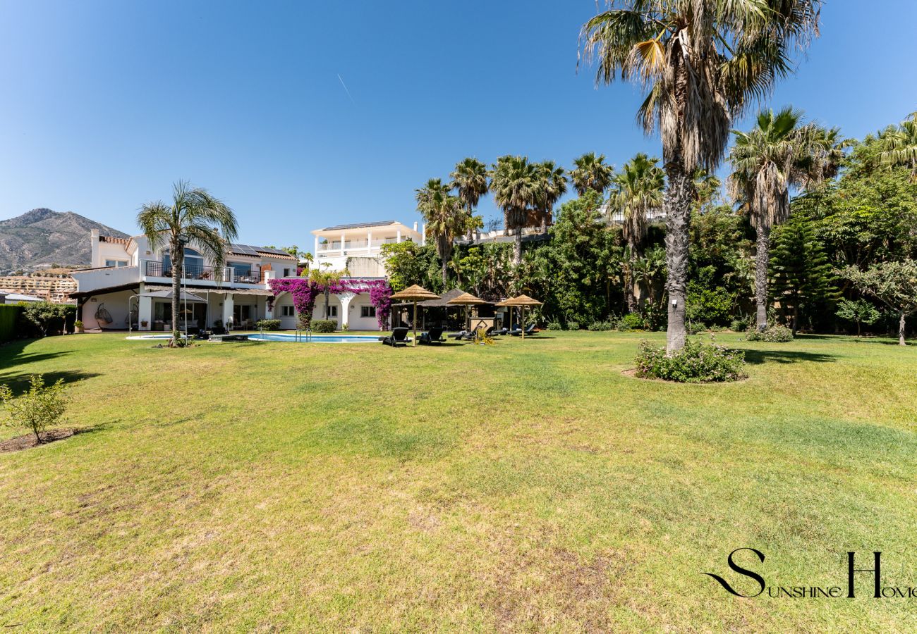 Villa in Benalmádena - Luxury 5BR Villa Benalmádena | Pool & Jacuzzi