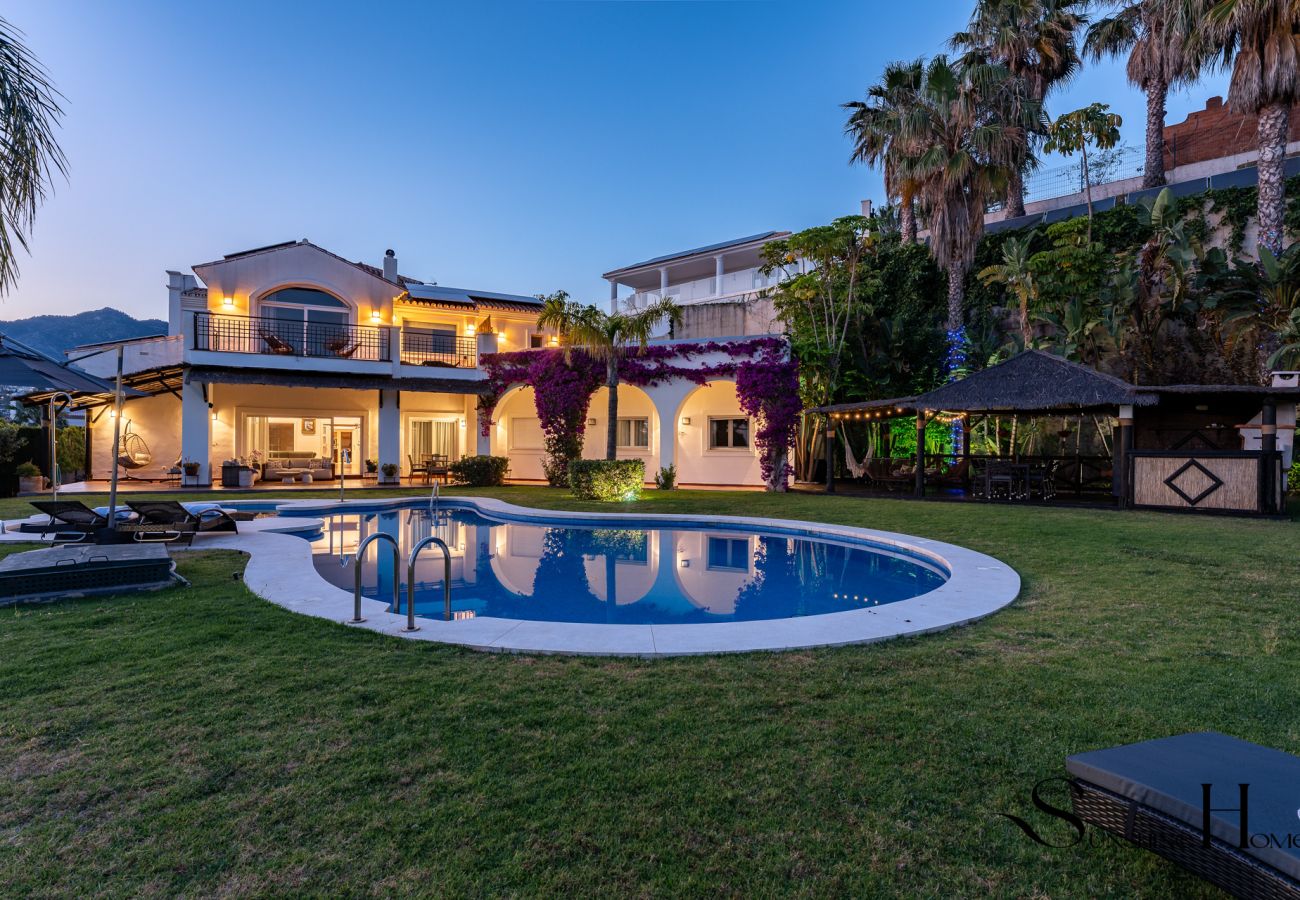 Villa in Benalmádena - Luxury 5BR Villa Benalmádena | Pool & Jacuzzi