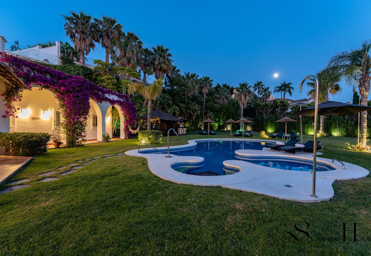 Villa in Benalmádena - Luxury 5BR Villa Benalmádena | Pool & Jacuzzi
