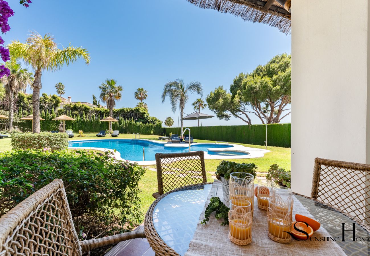 Villa in Benalmádena - Luxury 5BR Villa Benalmádena | Pool & Jacuzzi