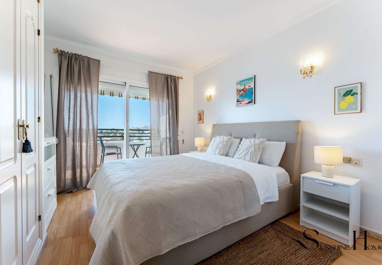 Apartment in Benalmádena - 4 Bed Townhouse, Sauna, Pool, Sea Views