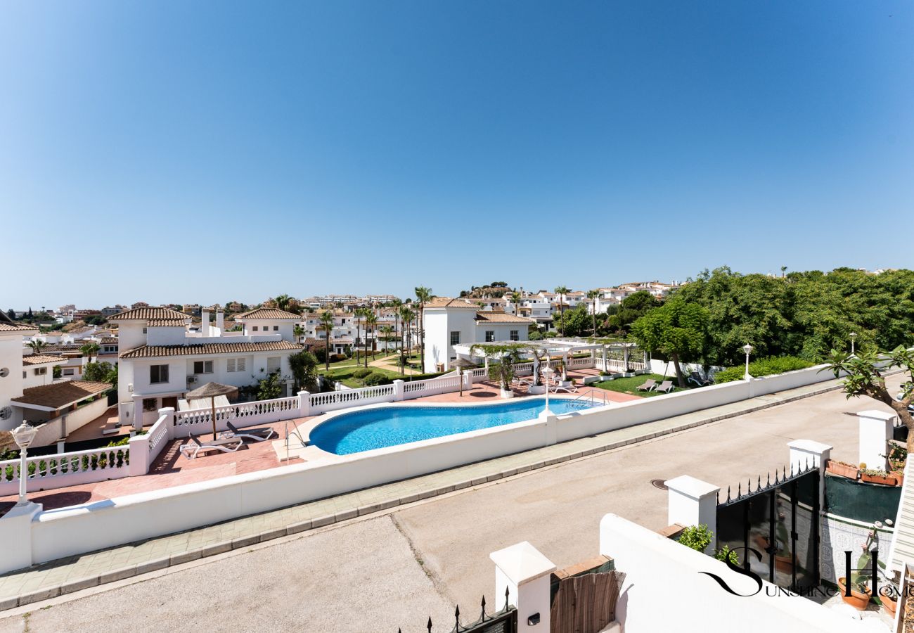 Apartment in Benalmádena - 4 Bed Townhouse, Sauna, Pool, Sea Views