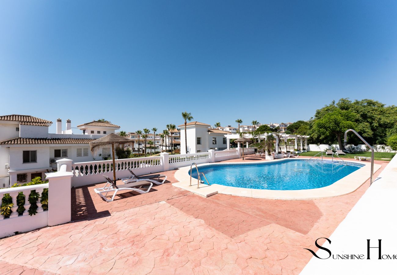 Apartment in Benalmádena - 4 Bed Townhouse, Sauna, Pool, Sea Views