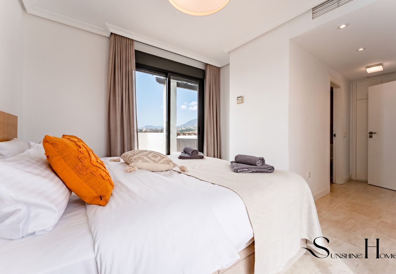 Apartment in Estepona - Estepona Duplex with BBQ & Jacuzzi