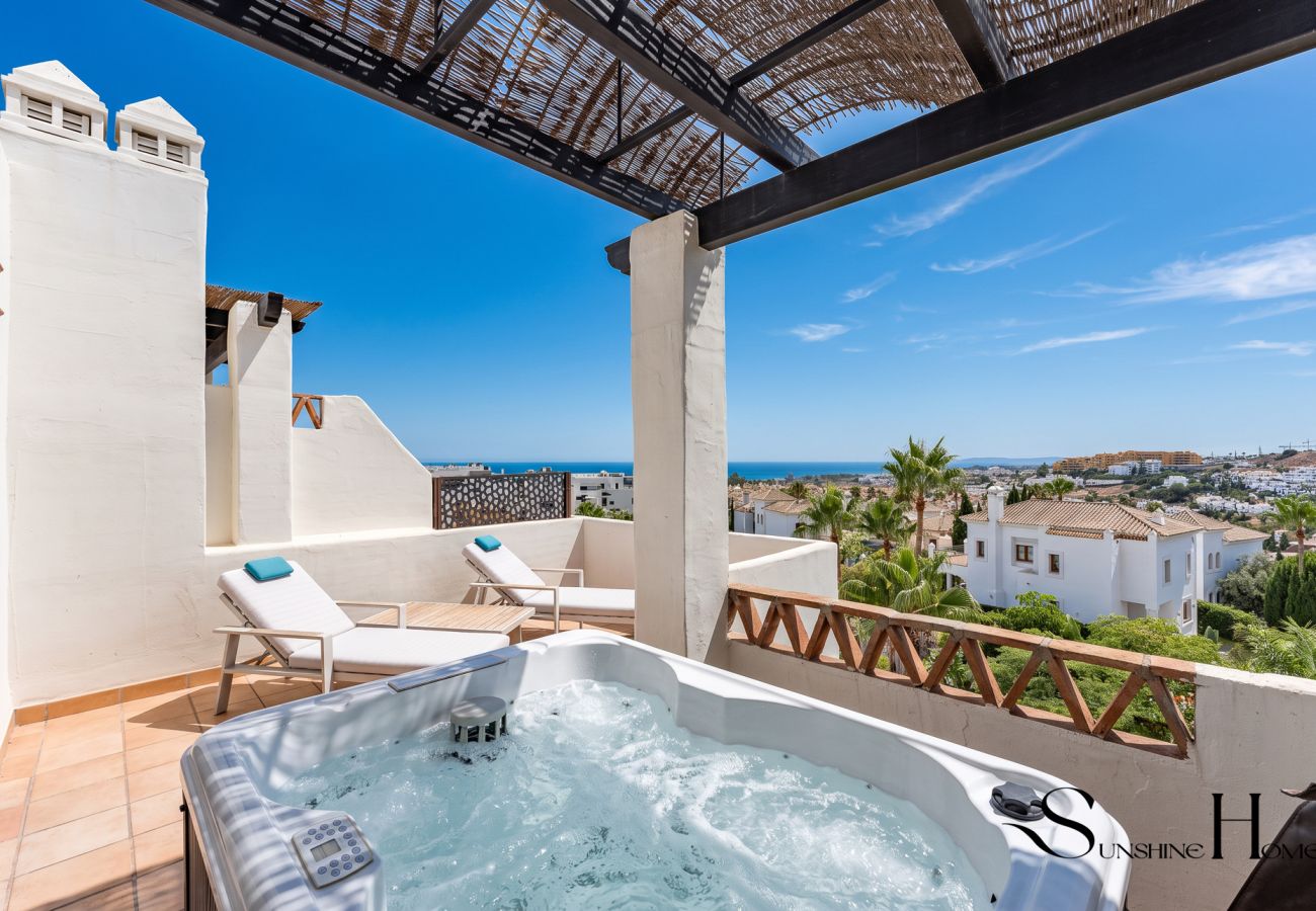 Apartment in Estepona - Estepona Duplex with BBQ & Jacuzzi