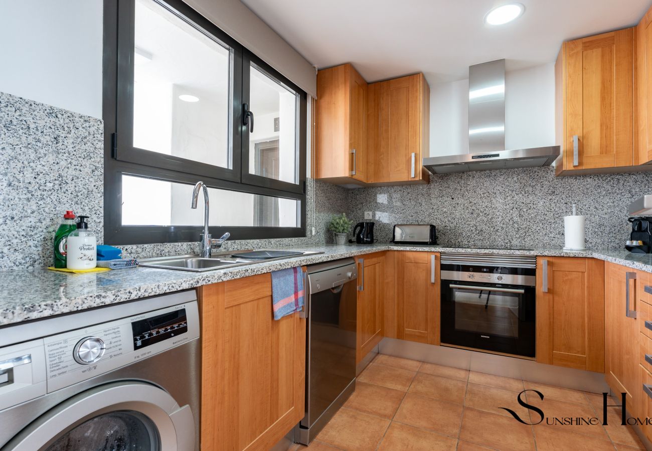 Apartment in Estepona - Estepona Duplex with BBQ & Jacuzzi