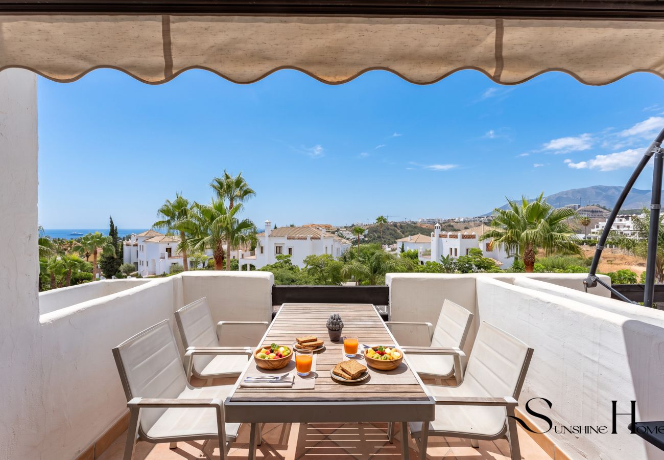 Apartment in Estepona - Estepona Duplex with BBQ & Jacuzzi