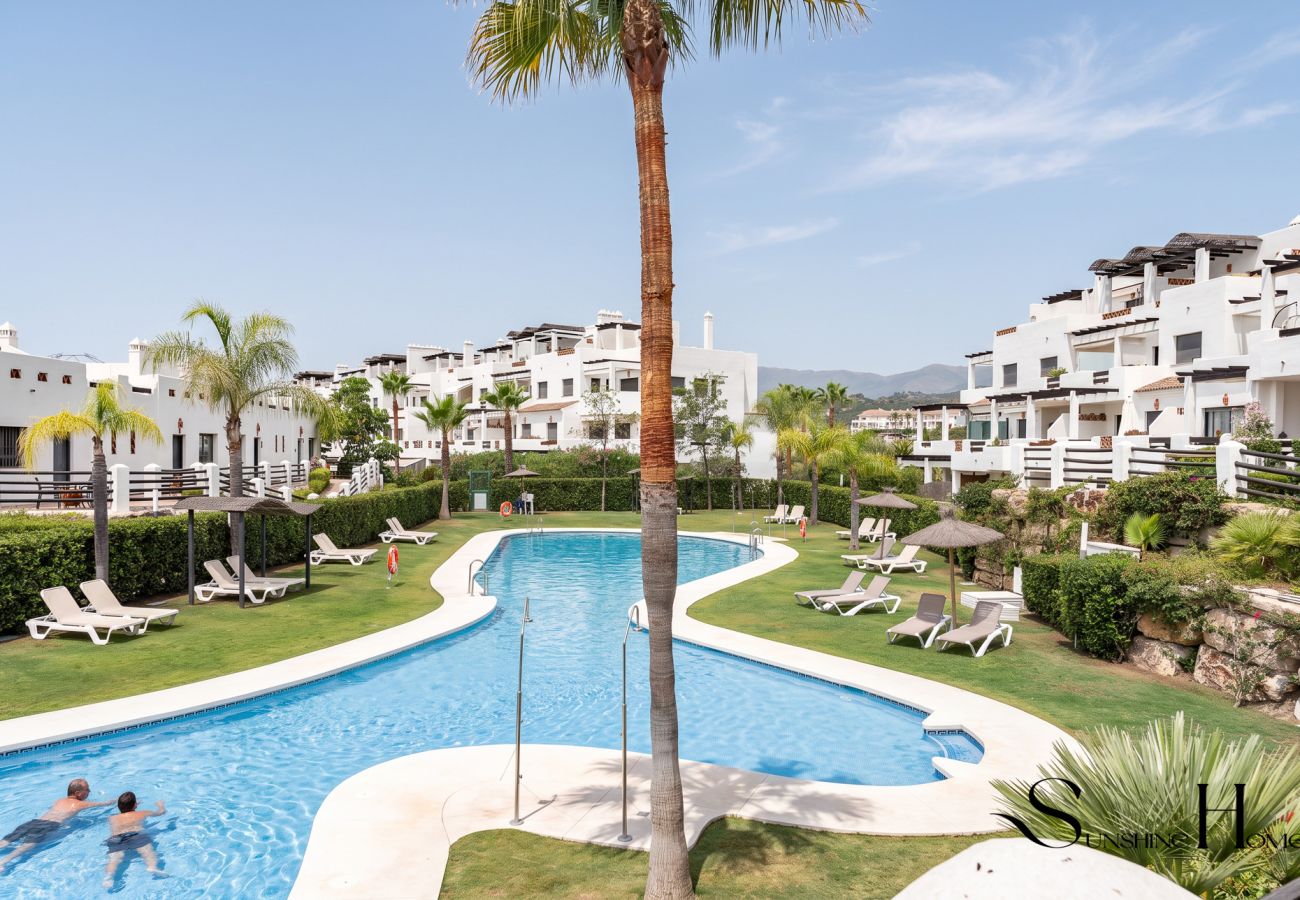 Apartment in Estepona - Estepona Duplex with BBQ & Jacuzzi